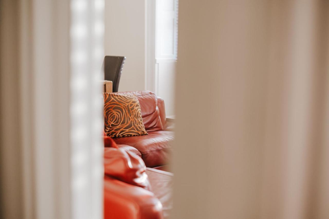 Manor Court Apartment เพนแซนซ์ ภายนอก รูปภาพ