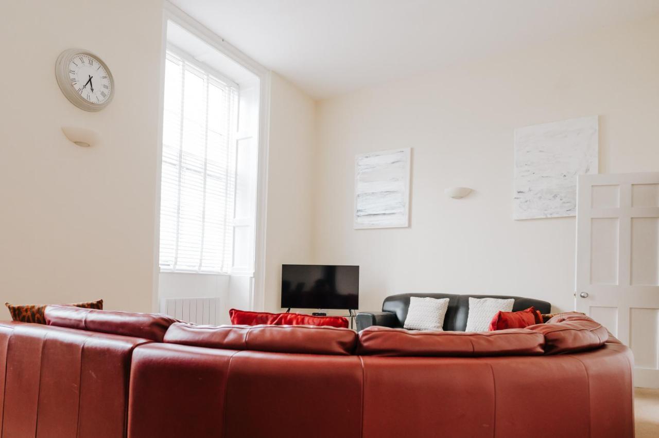 Manor Court Apartment เพนแซนซ์ ภายนอก รูปภาพ
