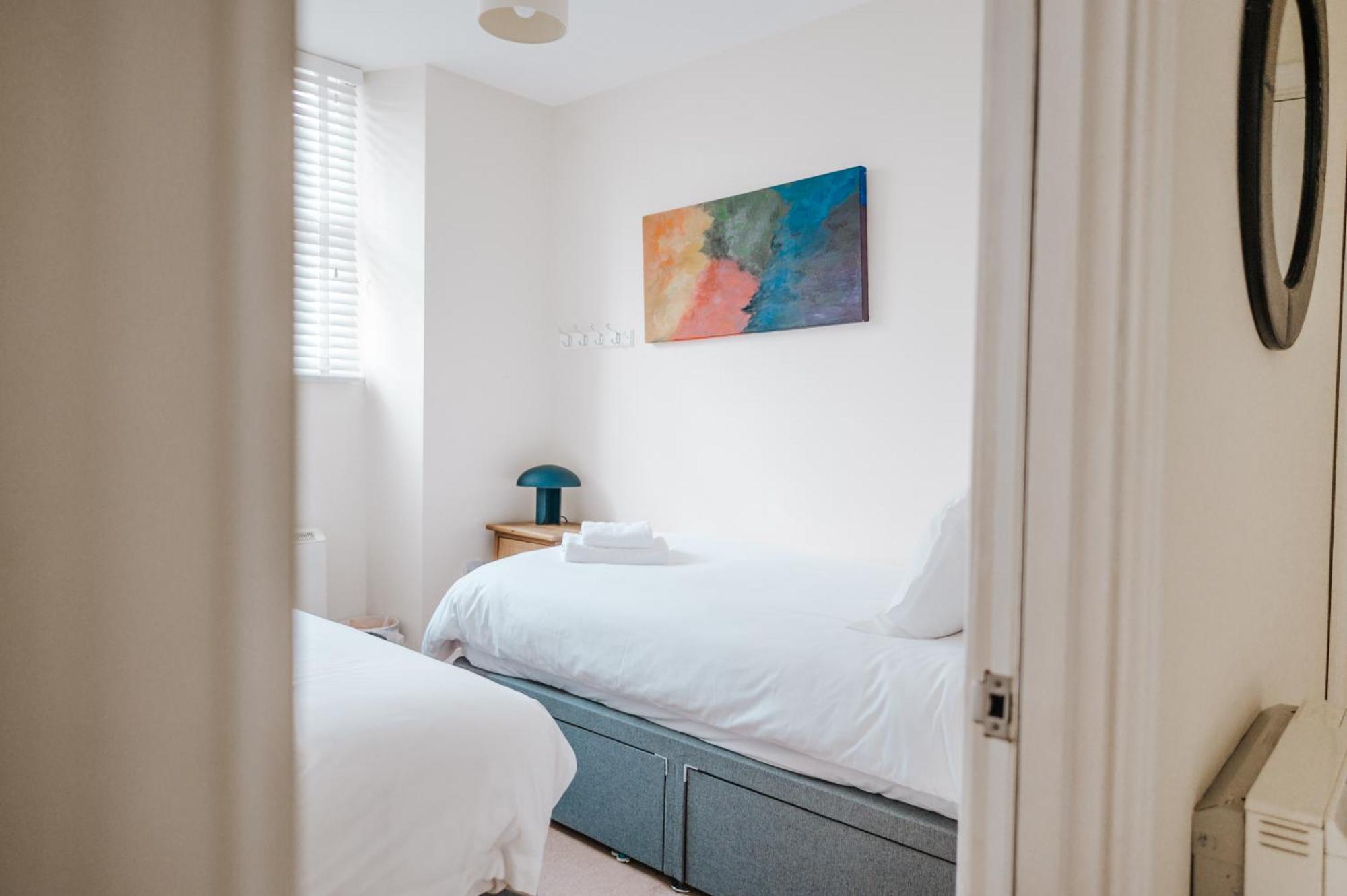 Manor Court Apartment เพนแซนซ์ ภายนอก รูปภาพ